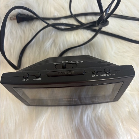 RCA Black Digital AM/FM Alarm Clock - Picture 2 of 4